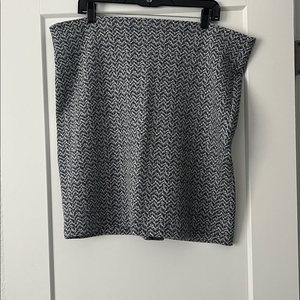 LOFT White and Navy Pencil Skirt